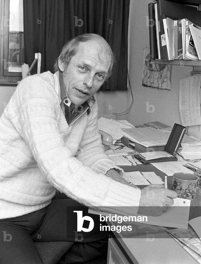 Oslo 1979-03: Knut Th. Gleditsch, giornalista sportivo NRK, fotografato nel suo ufficio, marzo ..., 1979 (foto