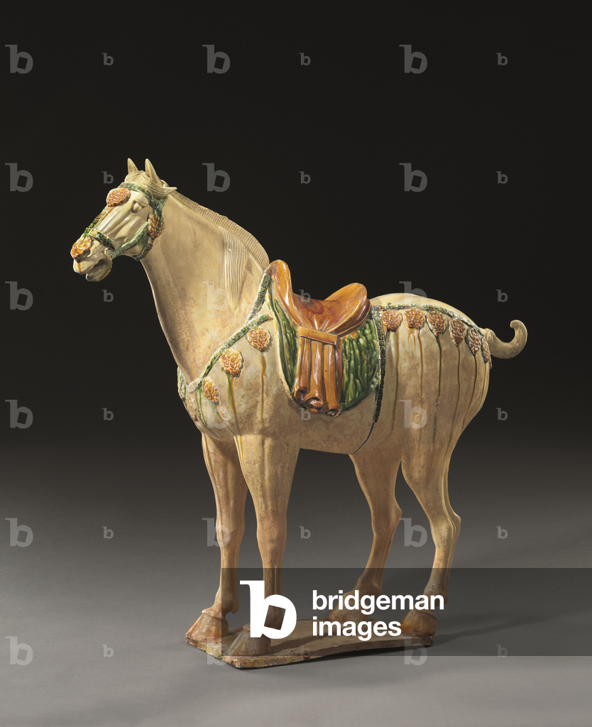 Bild von Artefakt "Eine prächtige sancai-glasierte Keramikfigur eines Ferghana-Pferdes" 618 von Tang Dynasty C