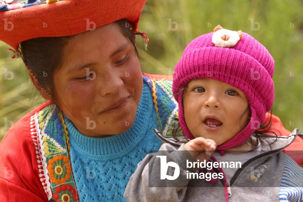 Bild von Fotografie "Perú. Pisac. Quechuan-Frau mit Kind"