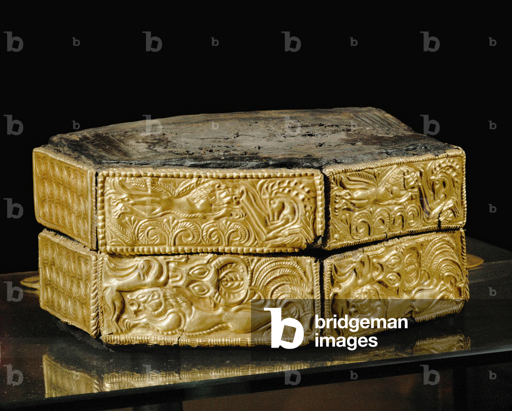 Hexagonal gold-plated