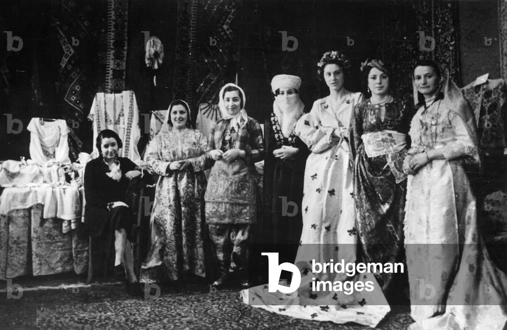 Bild von Fotografie "Türkische Mode in Istanbul" 1935, b/w