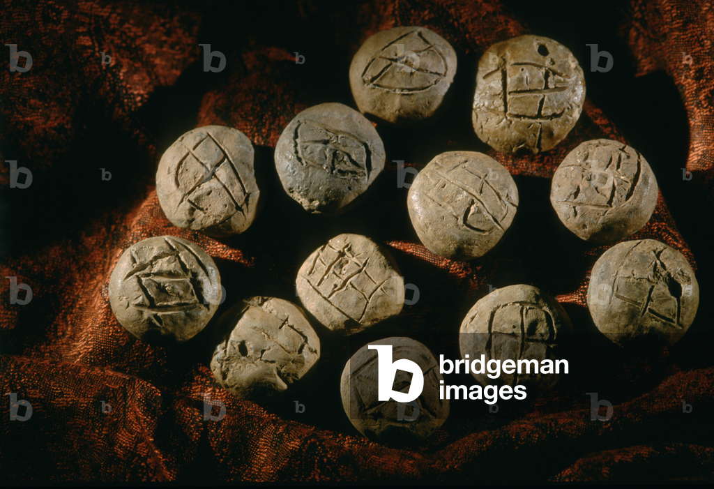 Bulle rotonde; manufatto, civiltà Oxus; Turkmenistan; sito di Gonor Depe; Victor Sari..., 2004 (foto)