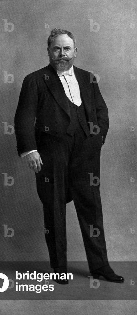 "Der französische Komiker Jean Coquelin als Hernet im Theaterstück „Les flambeaux“" 1912, b/w