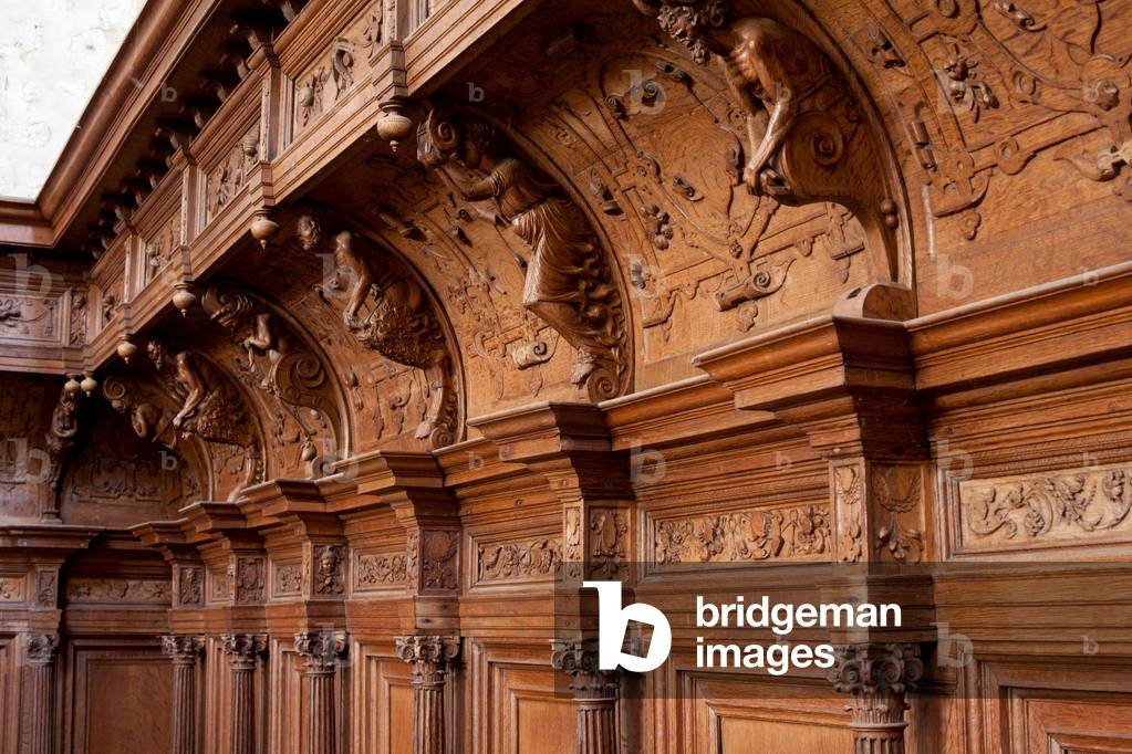 Stiftskirche. Innere. Chor. Sitzplätze. Renaissance. Holz. Detail.