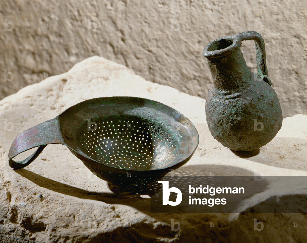Sieb und Krug zum Trinken von Wein (Bronze)