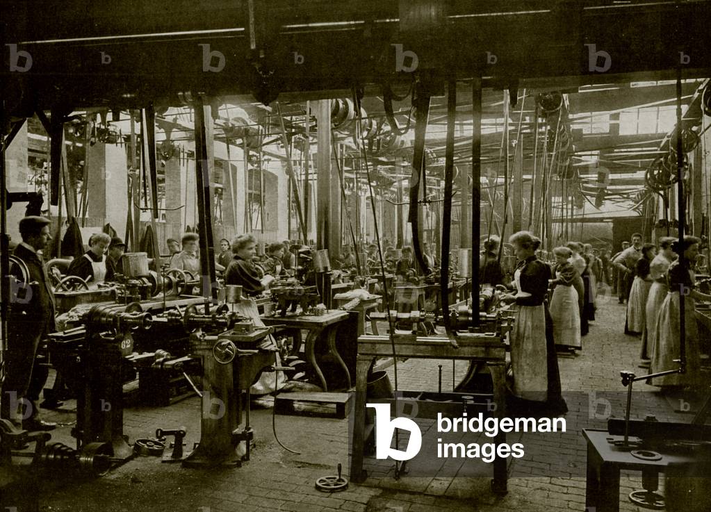 Frauen Arbeiter in einer Zyklusfabrik (s/w Foto)