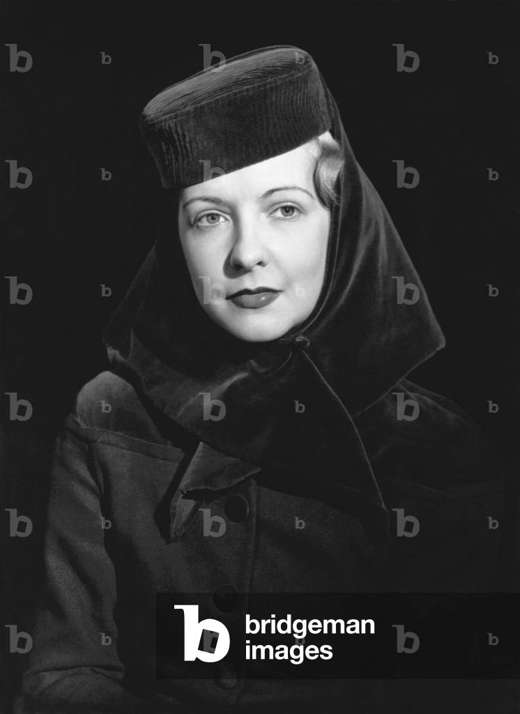 "Donna che indossa un cappello" 1948, b/w