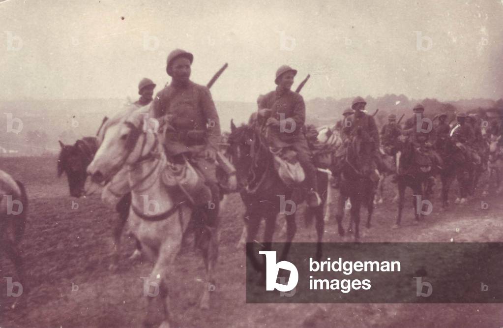 Cavaliers francais approchant du front-1916