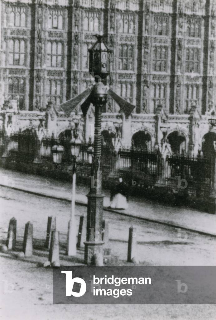 A Traffic Signal on a London street (photo)