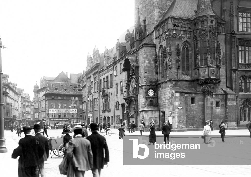 "Il Palazzo della Città Vecchia di Praga con il suo famoso orologio astronomico. Praga. 1910.", b/w