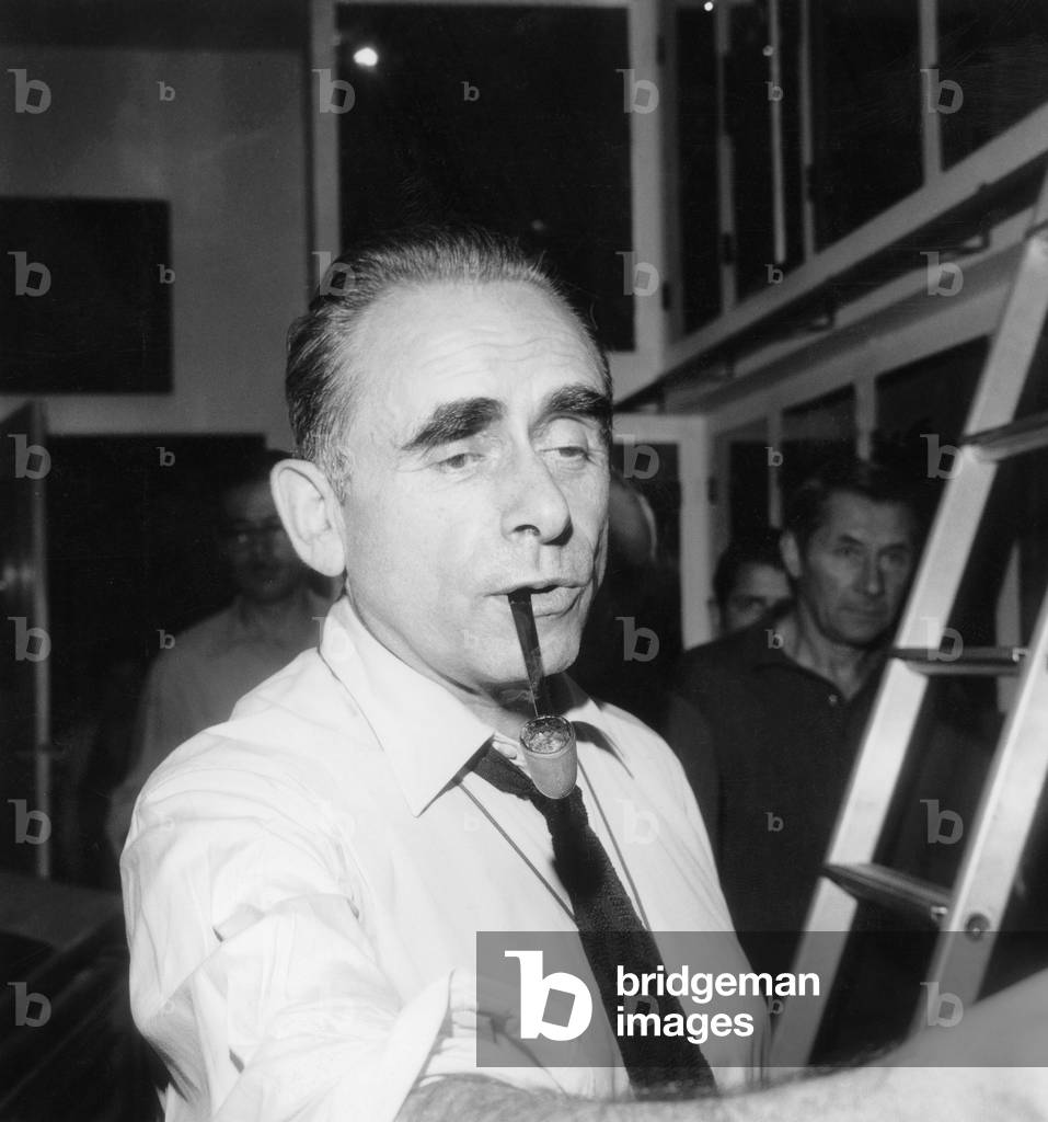 Image de Photographie représentant Le réalisateur Henri Georges Clouzot sur le tournage du film La Prisonnière