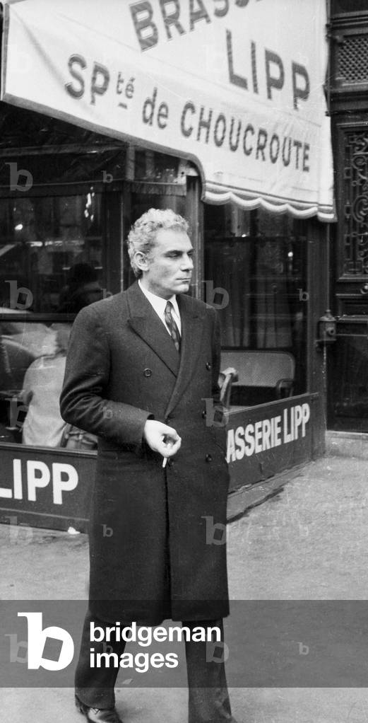 Actor Gian Maria Volonte on the set of the film "The Assassination", outside the Brasserie Lipp, Paris, 17 Feb