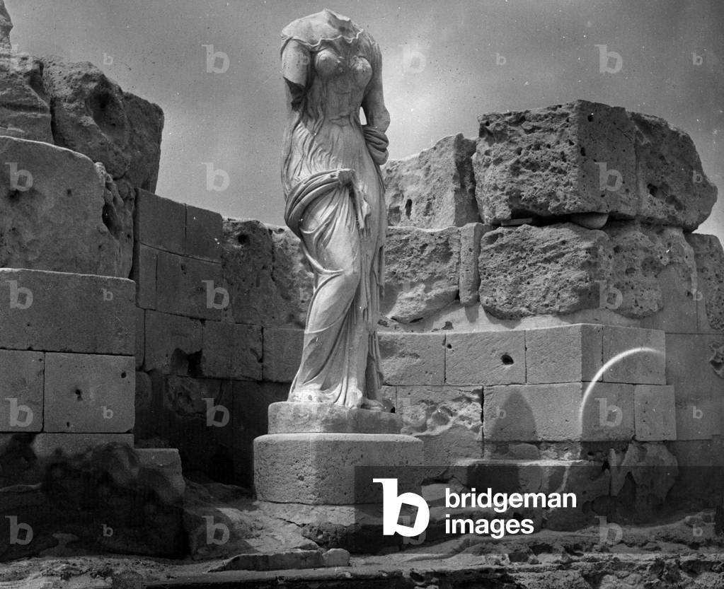 "Die antike Stadt Leptis Magna in Libyen (s/w Foto)", b/w