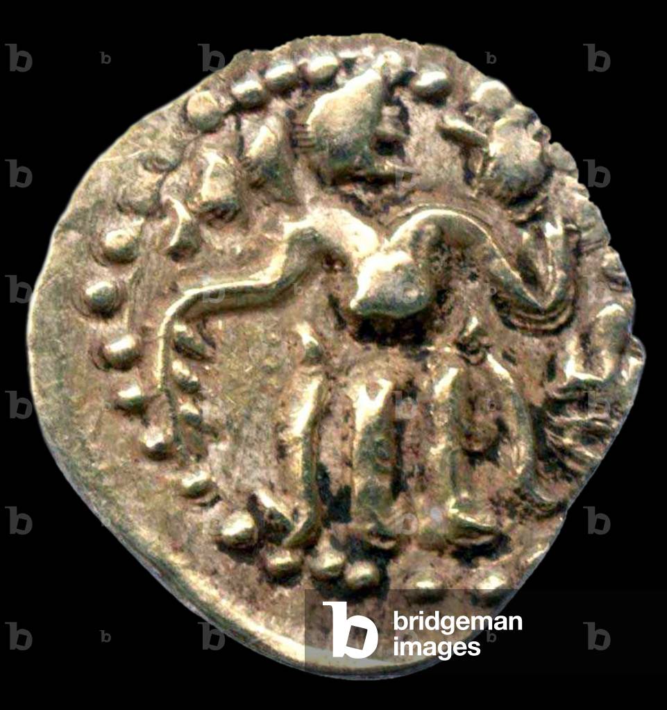 Sri Lanka: Gold 1/8th pagoda or 'fanam', king standing obverse, Nagari script reverse, c. 11th century