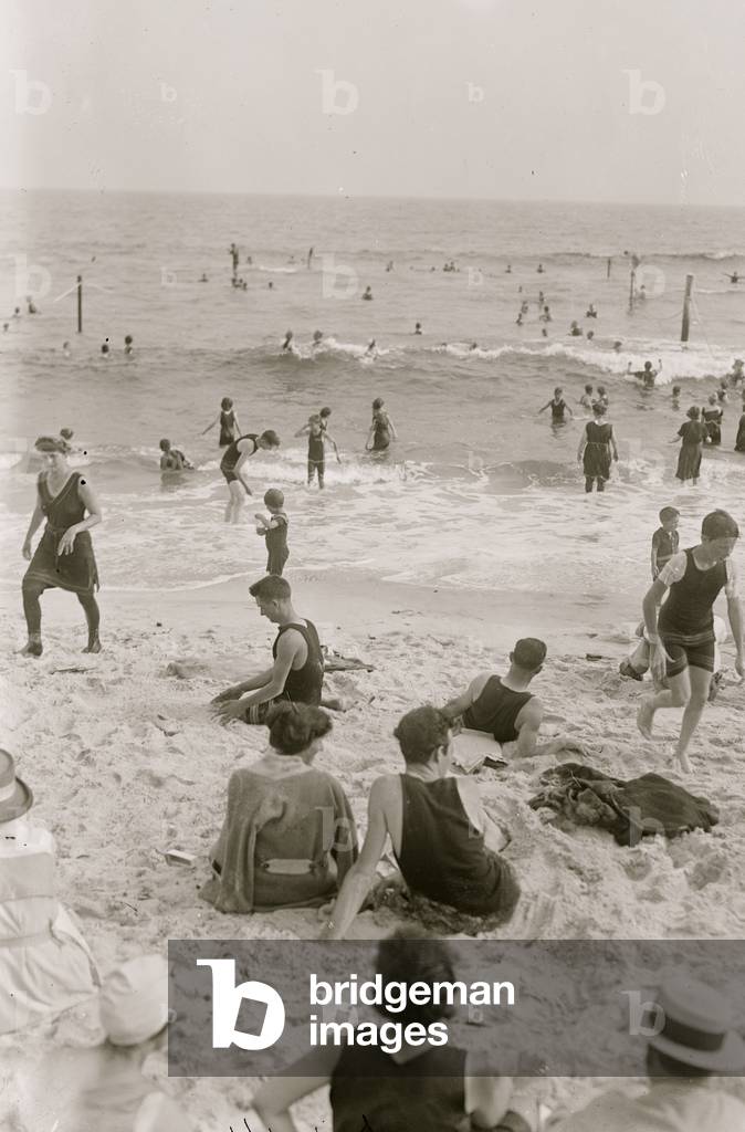 Immagine di Fotografia "Picnic a Long Beach (foto)", b/w