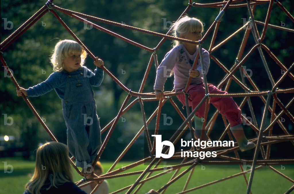 Bild von Fotografie "Spielplatz für Kinder" 1990 von Rainer E. Kunert