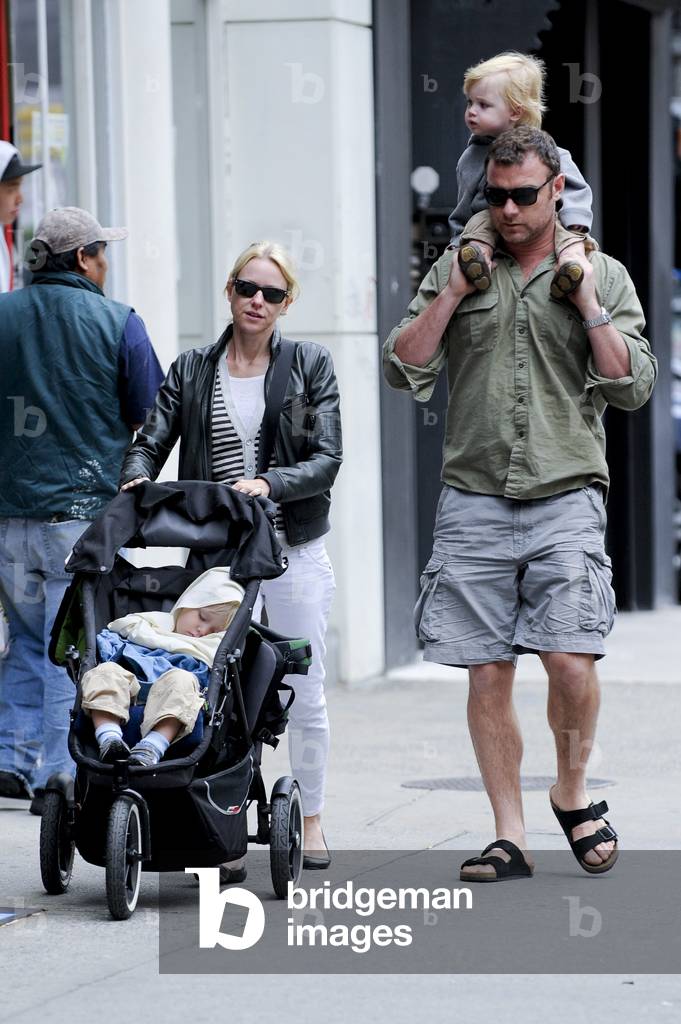 Image of Naomi Watts et Liev Schreiber en famille Samuel Schreiber, Naomi
