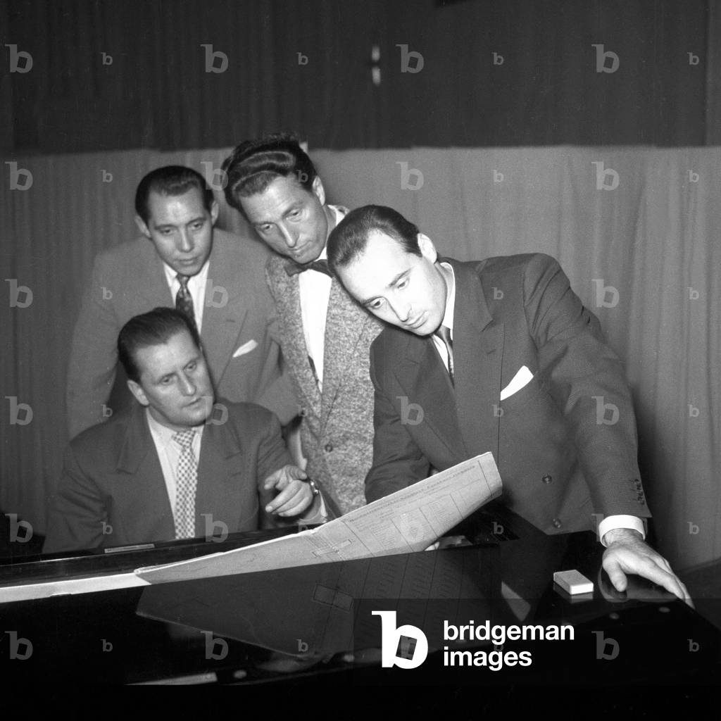 "Die vier Mitglieder des Comedien Quartetts am NWDR", b/w