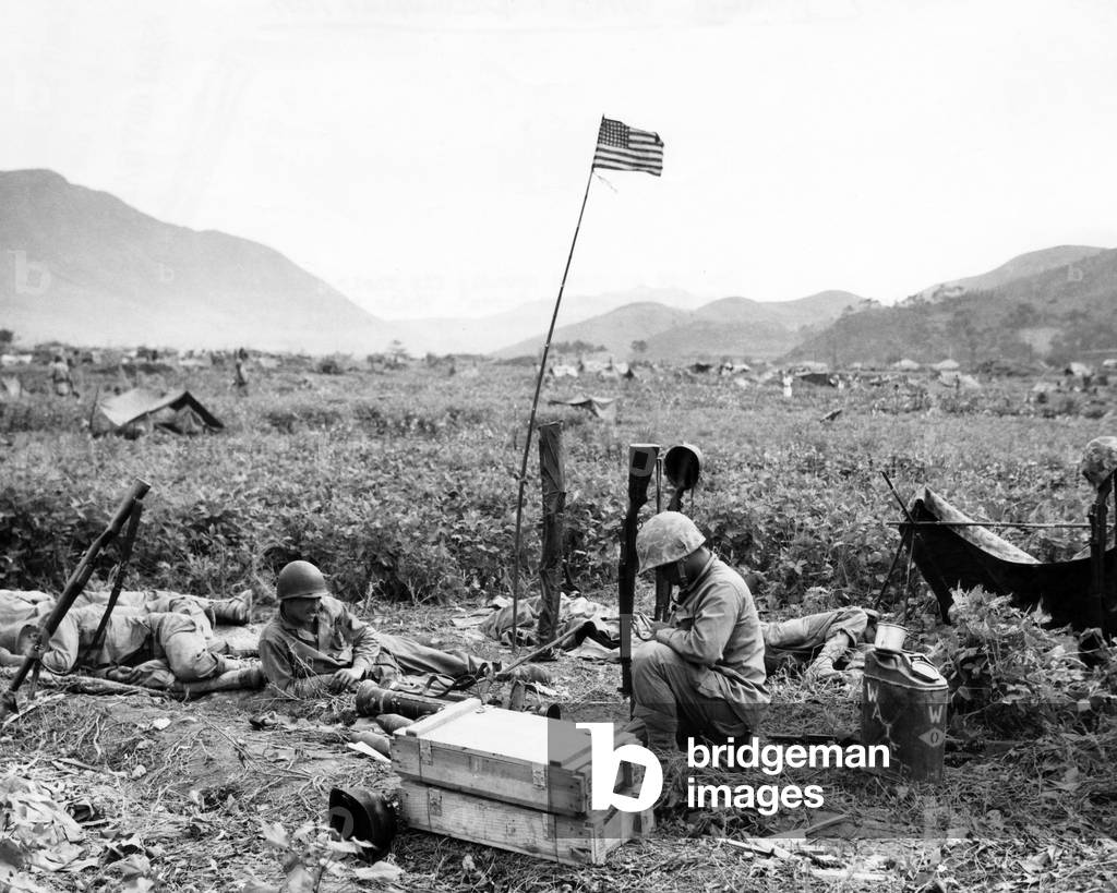 Image of U.S. Marines in Korea during the Korean War, August 1950. by ...