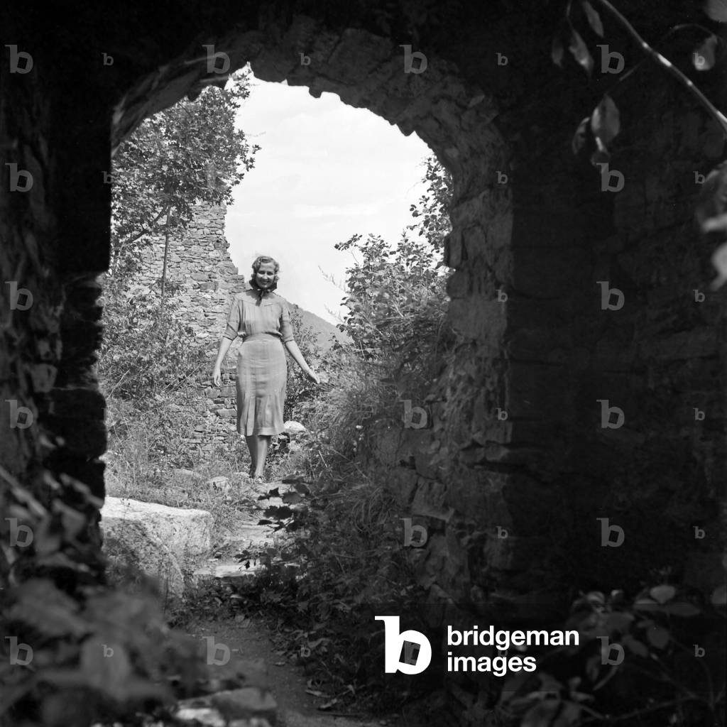 Bild von Fotografie "Eine junge Frau", b/w