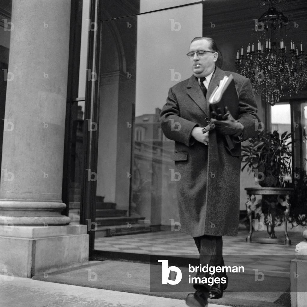 Der französische Innenminister Pierre Chatenet verlässt den Elysee, Paris, nach Ministerrat, 23. November 1960