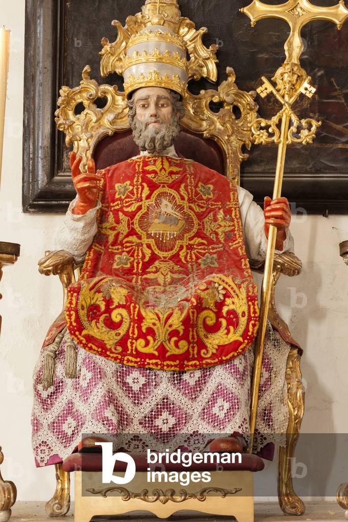 "Chiesa parrocchiale (Iglesia Santa Cruz). Ex cattedrale. Interno. Una statua devozione di Dio Padre come papa