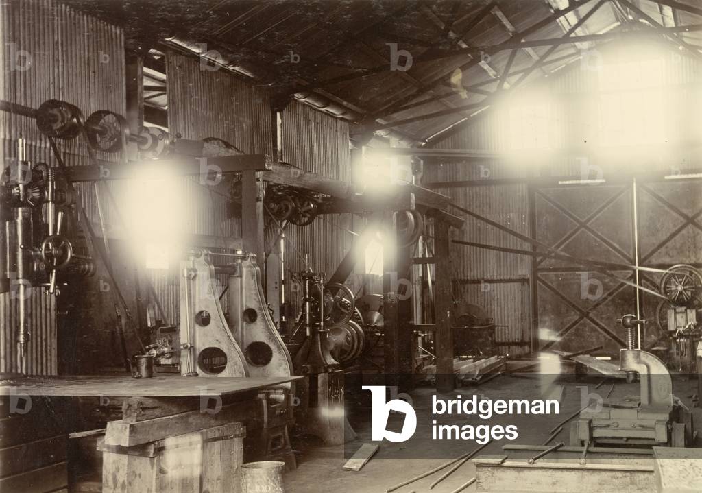 Immagine di Fotografia "Officina di macchine" 1898, b/w