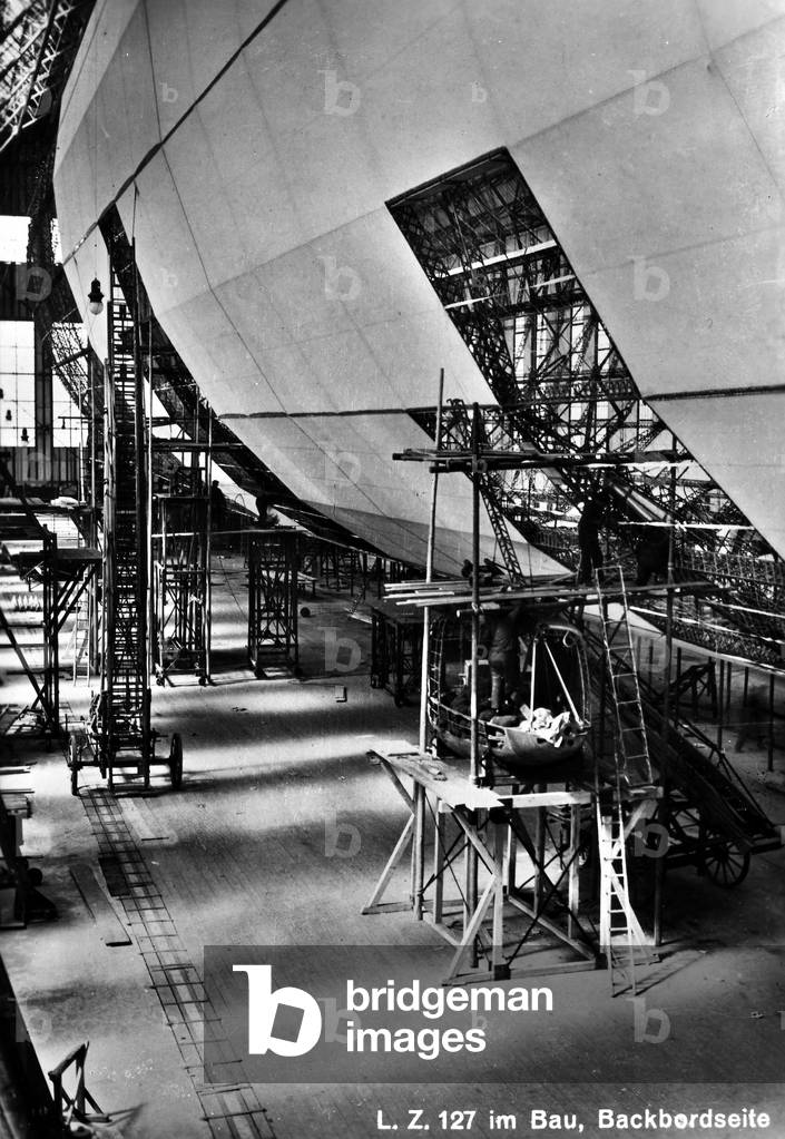 Image of ZEPPELIN CONSTRUCTION Construction of the Graf Zeppelin LZ 127