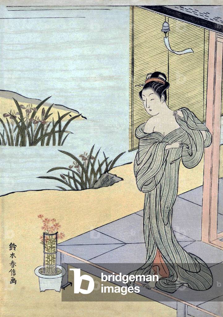 Image de Estampe représentant Japon : Une belle jeune femme en robe de chambre au bord d'une rivière. Suzuki H