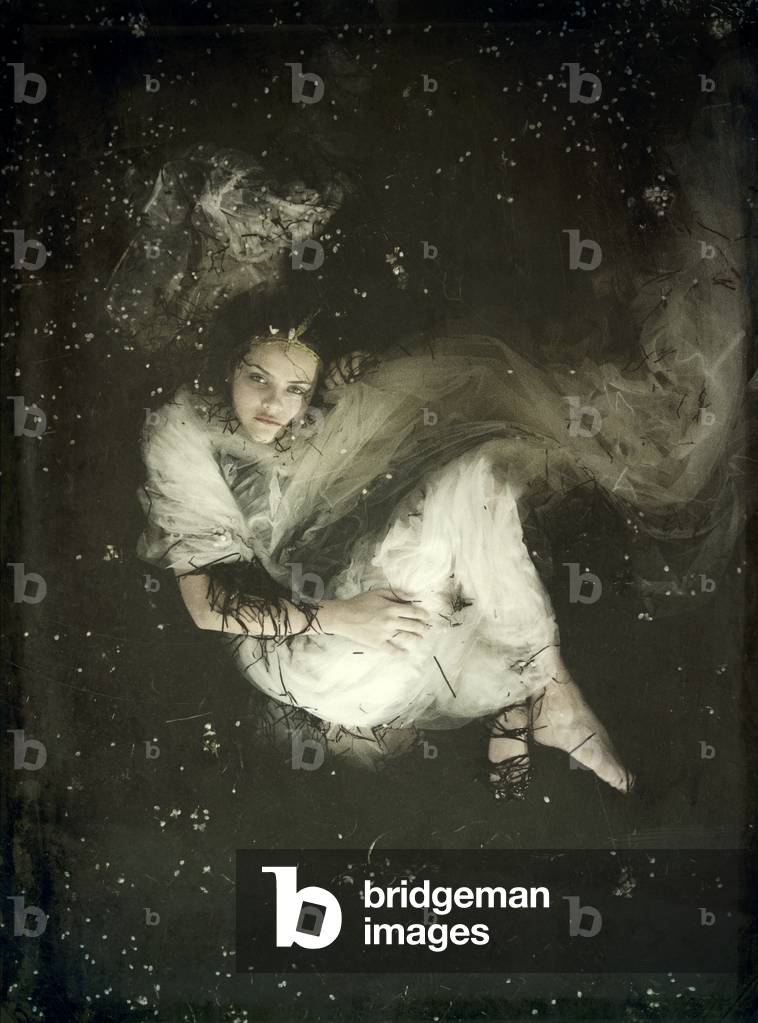 Immagine di Stampa "Sposa fluttuante II" 2013 di Elinleticia Högabo, b/w