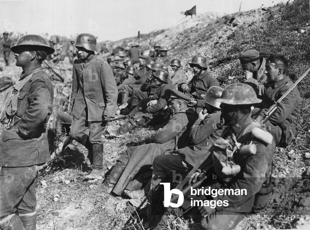 "Britannico Front Behind The Lines" 1918, b/w