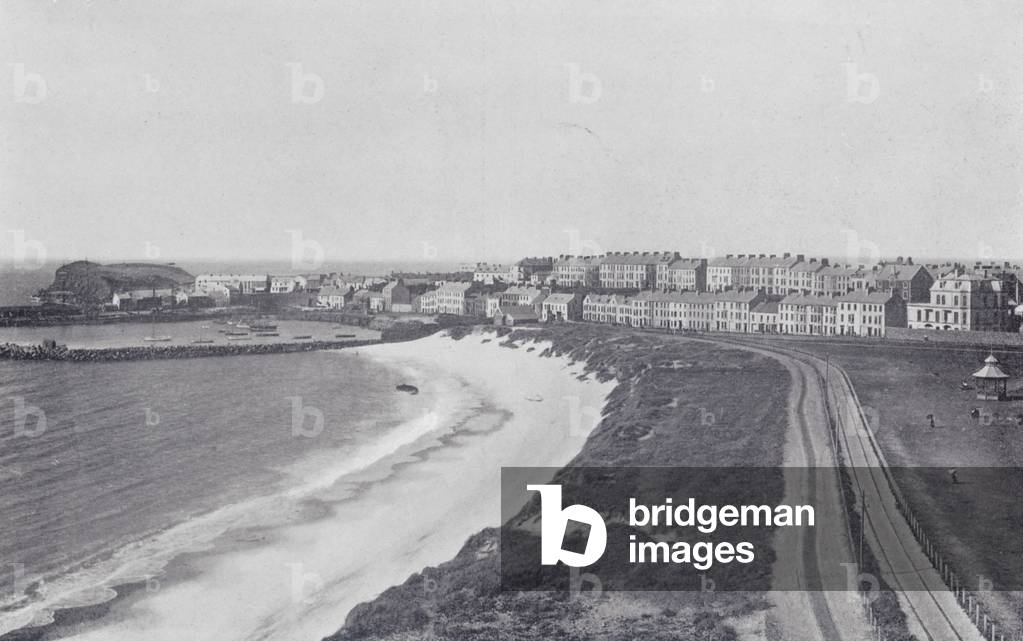 Immagine di Fotografia "Portrush da sud (foto b/n)" 1901 di English Photographer