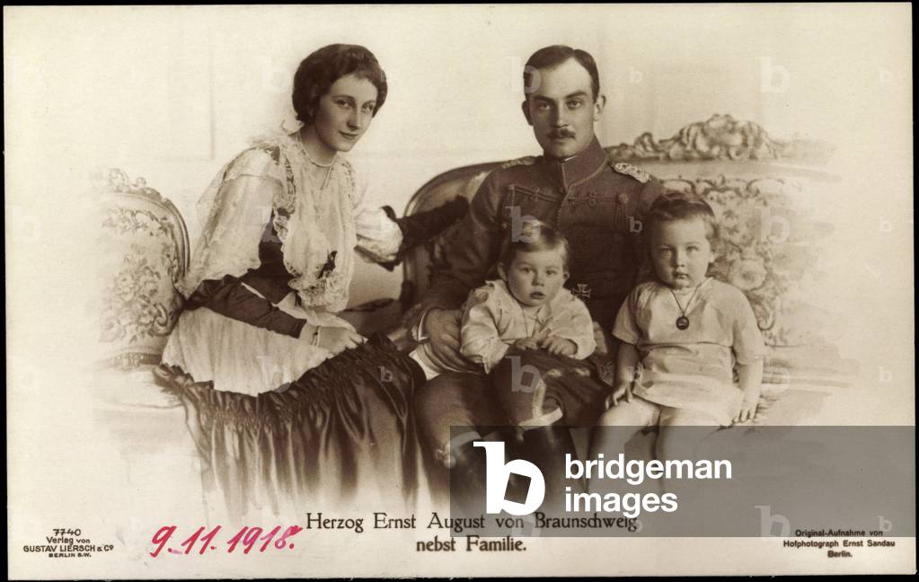 Immagine di Fotografia "Ak Herzog Ernst August von Braunschweig Lüneburg insieme alla famiglia" di German Phot