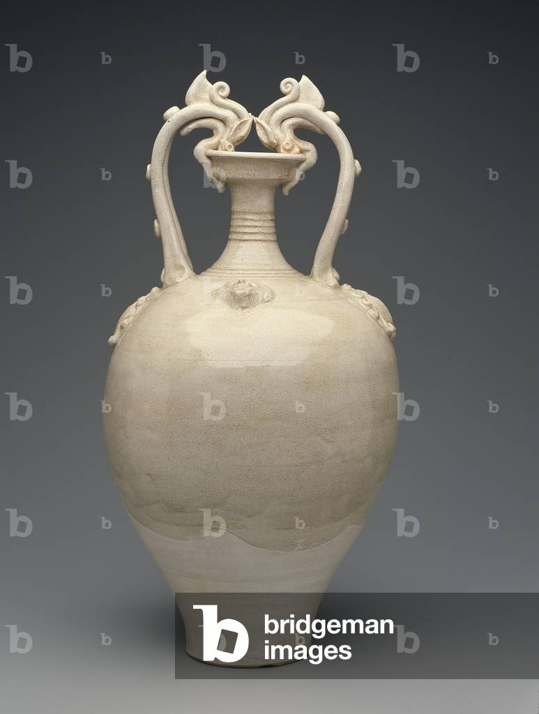 Amphore mit Drachengriffen, 7. Jahrhundert (Steinzeug mit cremefarbener Glasur)