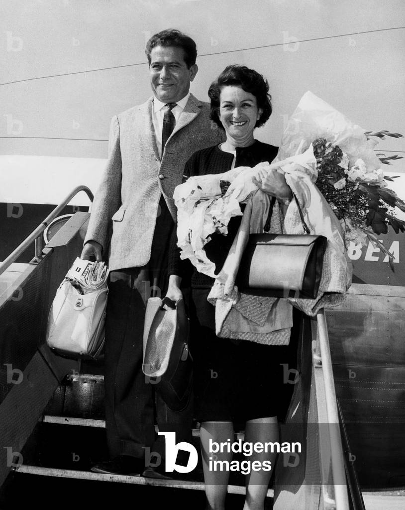 Immagine di Fotografia "La signora e il signor Ambatielos" 1964 di Unknown photographer, b/w