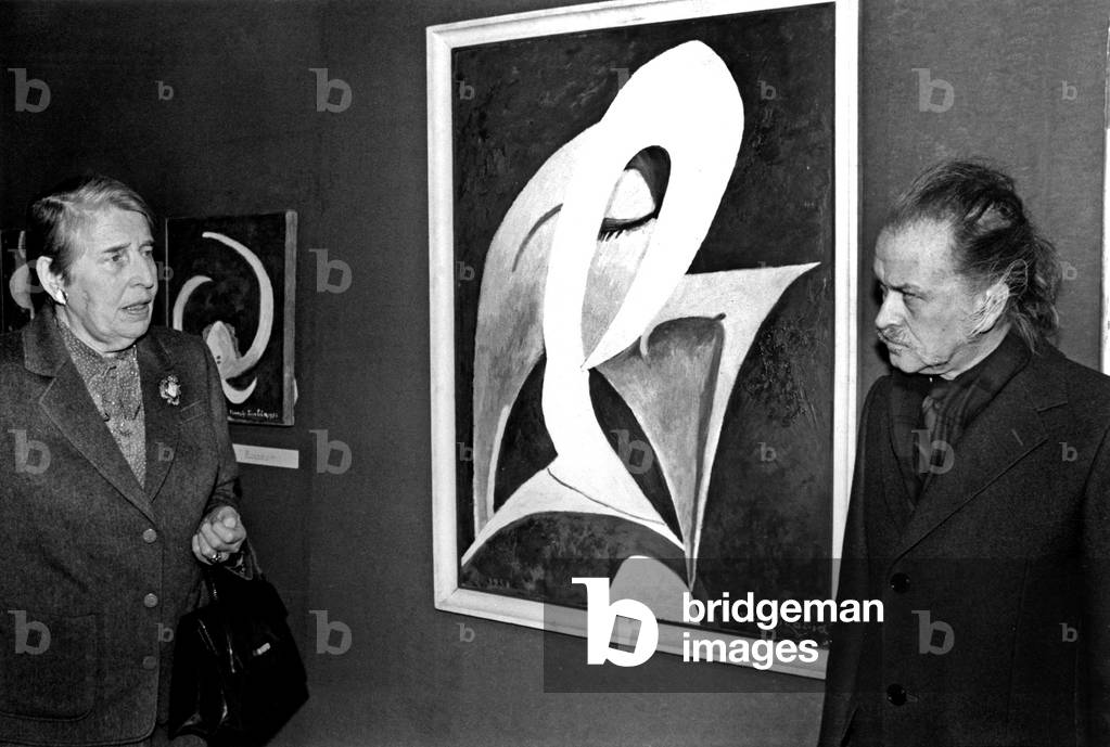Bild von Fotografie "Frau Picabia und Maler Georges Mathieu auf der Picabia Ausstellung in Paris 28. November 