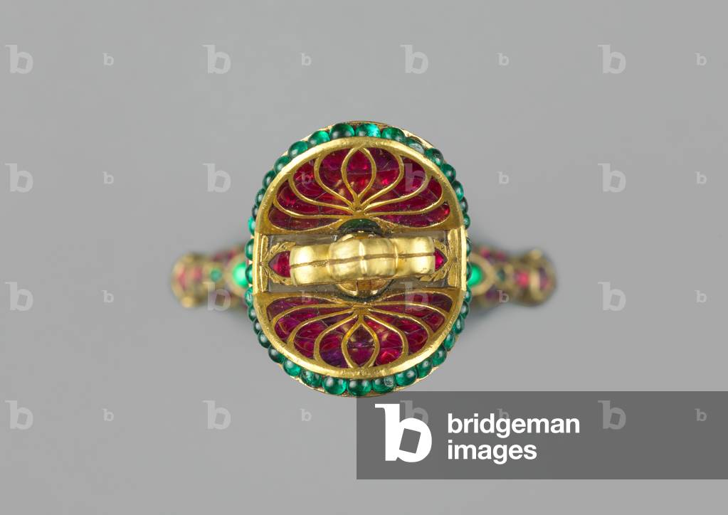 Dolch mit Scheide, Delhi, um 1620 (Bergkristall, Stahl, Cabachon Smaragde & Rubine, eingelegtes Gold, Holz, Sa