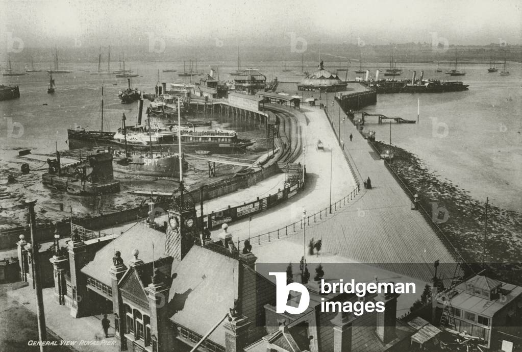 Immagine di Fotografia "Southampton: General View Royal Pier (foto in b/n)" 1801 di English Photographer