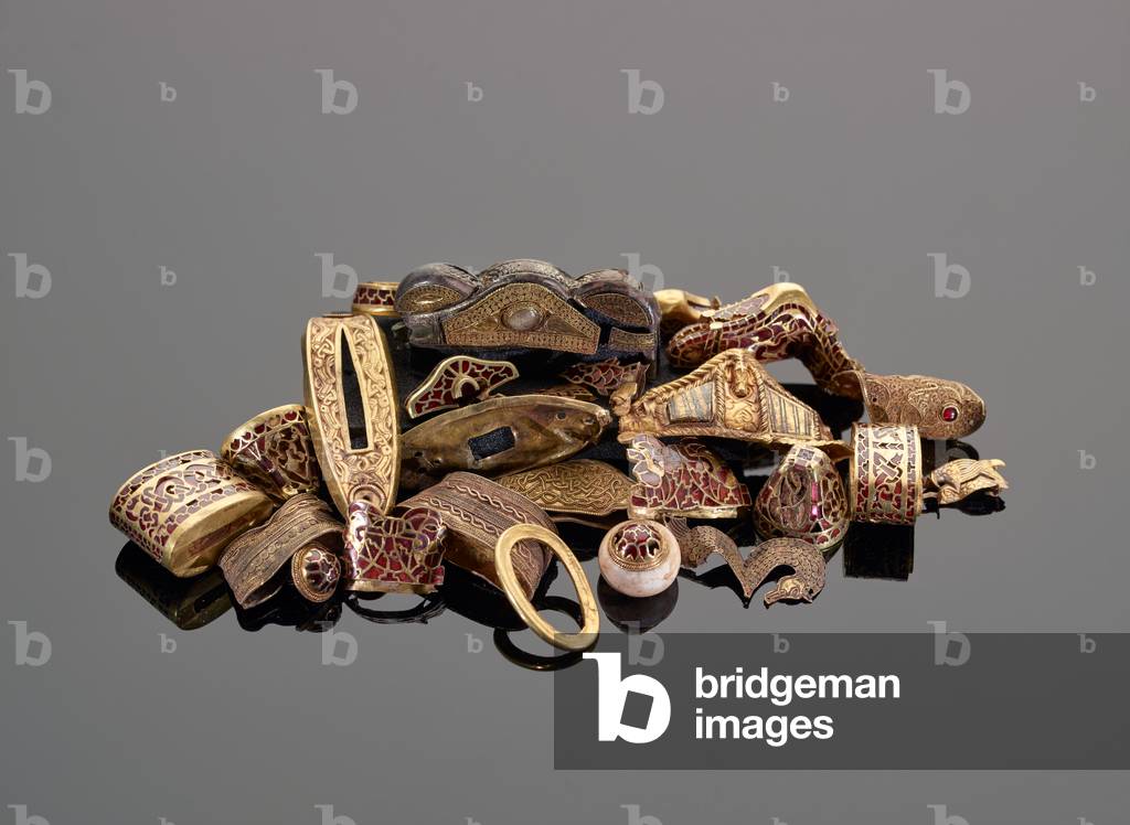 Staffordshire Hoard, Gruppenaufnahme, Postkonservierung, 2016 (Gold, Granat & Millefiori-Glas)