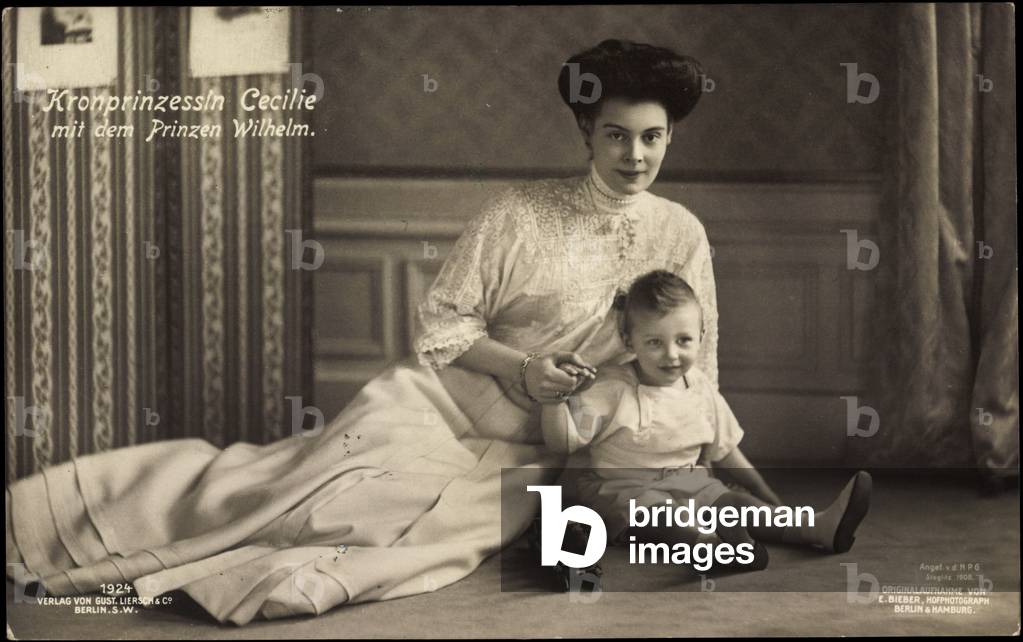 Immagine di Fotografia "Ak Crown Princess Cecilie di Prussia con figli" di German Photographer, b/w
