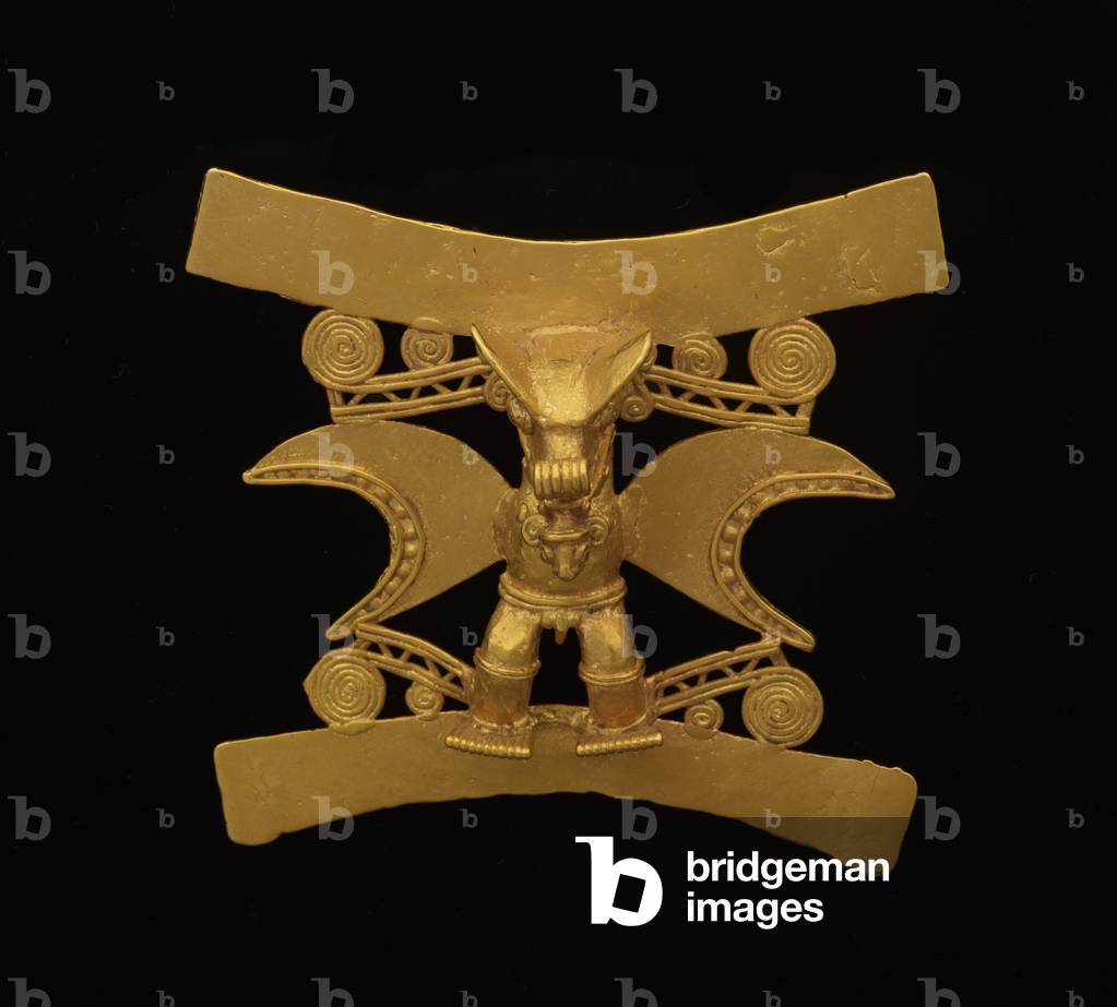 Ciondolo raffigurante una figura con maschera pipistrello, tardo periodo V - periodo VI, c.700-1550 (oro)