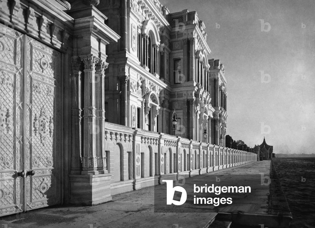 Bild von Fotografie "Blick auf den Beylerbeyi-Palast in Istanbul" 1939