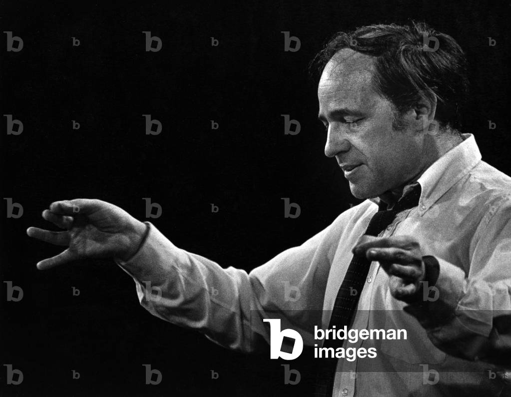 Immagine di Fotografia "Pierre Boulez alla direzione d'orchestra" di Godfrey Macdominic, b/w