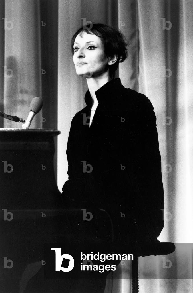 Immagine di Fotografia "Barbara sul palco dell'Olympia il 4 febbraio 1969 (foto)" 1969, b/w