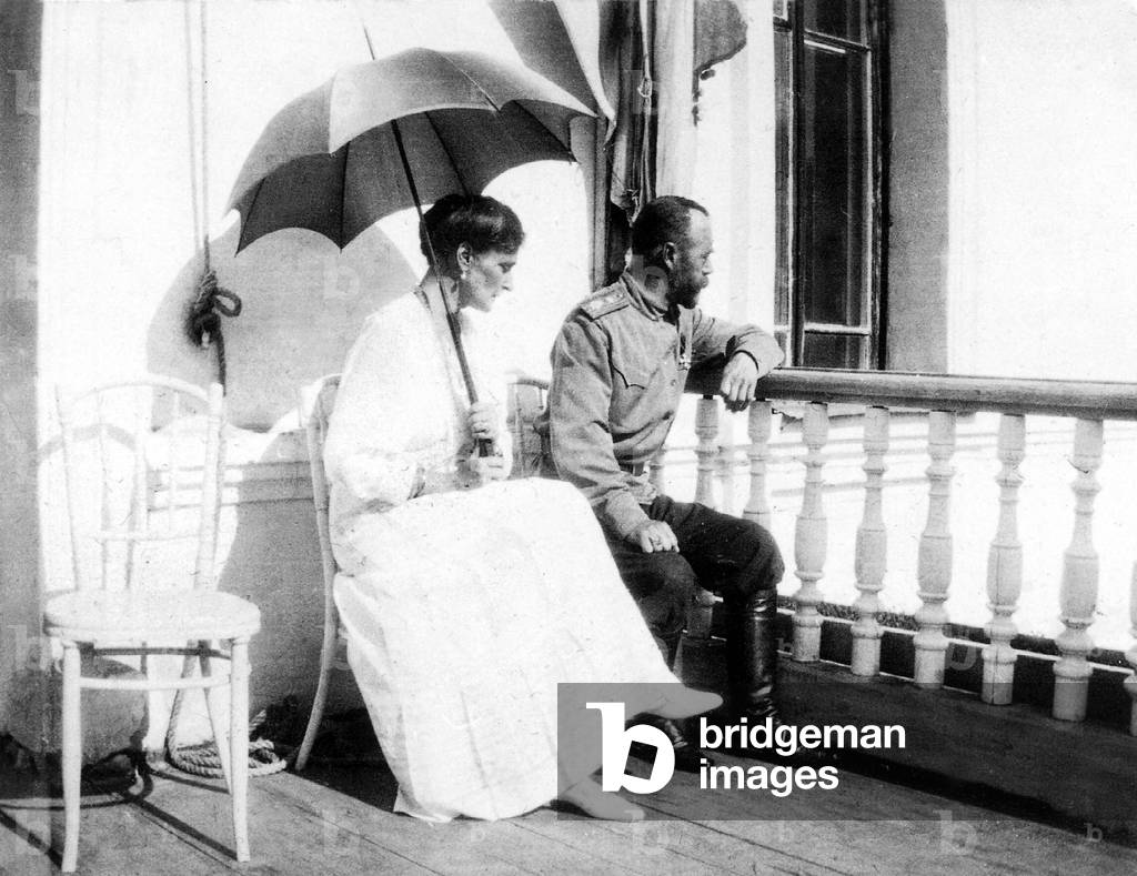 le tsar Nicolas II et sa femme czarina Alexandra Fedorovna à Tobolsk septembre 1917 1917, b/w