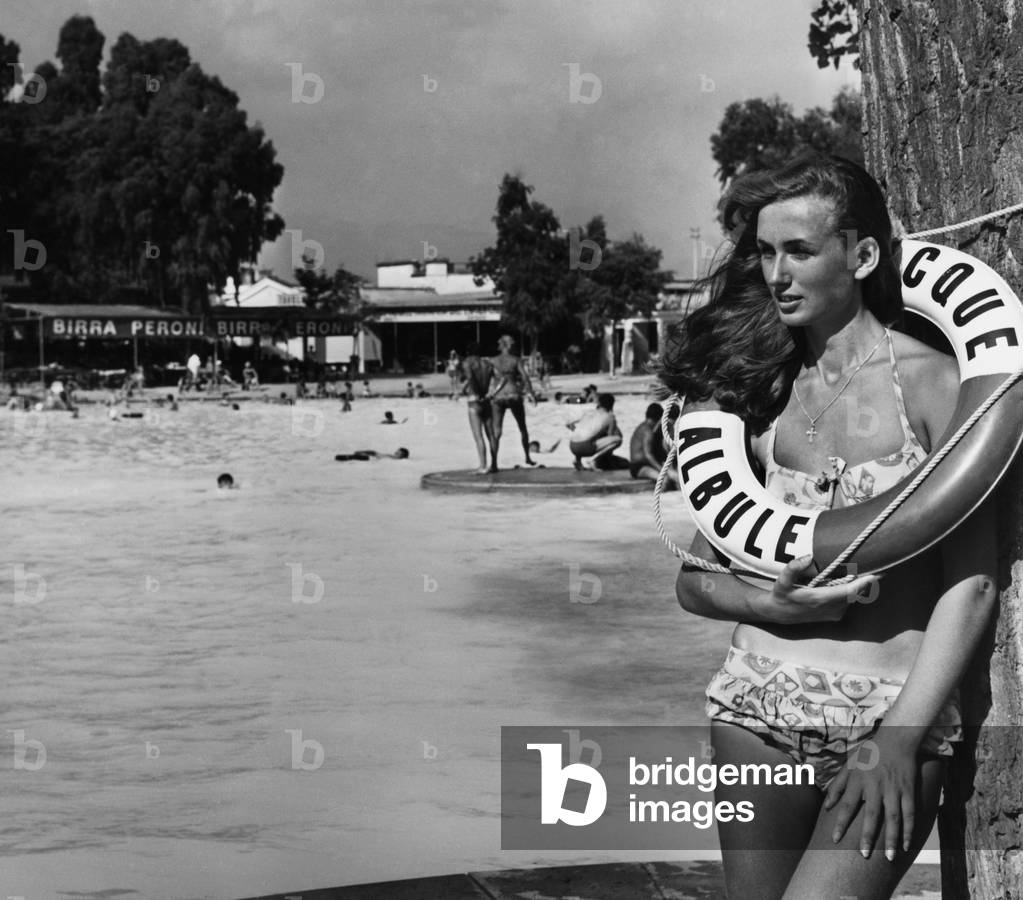 Italia, Lazio, Bagni di Tivoli, Piscina alle acque albule, 1968 (foto b/n)