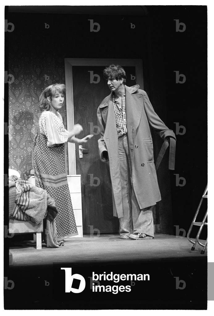 Bild von Fotografie "Schlafzimmer Farce" von John Haynes, b/w