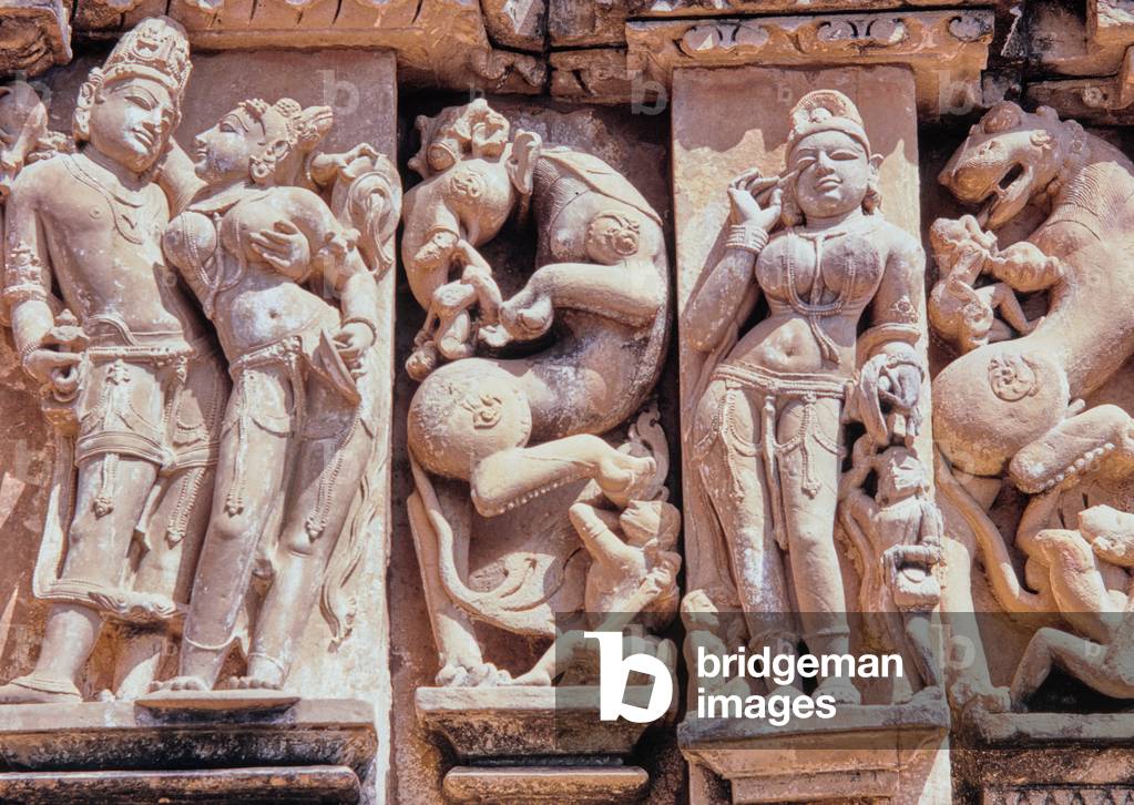Scultura Khajuraho, Vishnu e Lakhsmi, India, 1972 (foto)