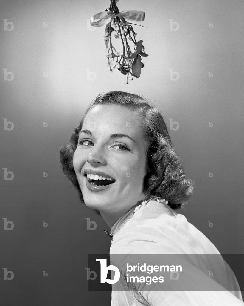 Bild von Fotografie "Studioporträt einer jungen Frau", b/w