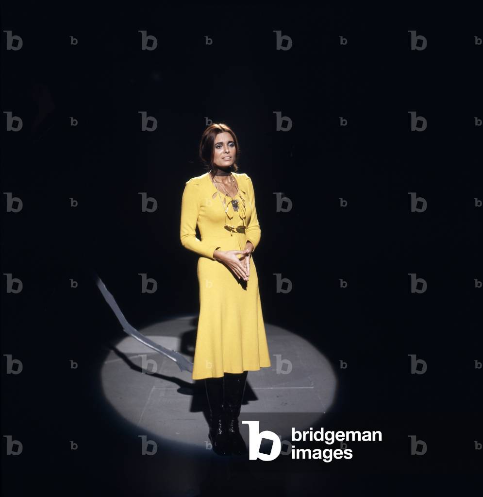 Die israelische Sängerin Daliah Lavi bei einer Live-Performance, Deutschland 1970